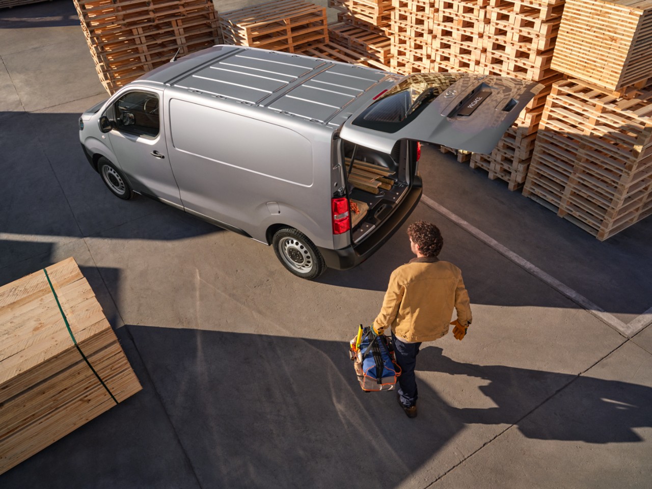 A Proace at work with its doors open