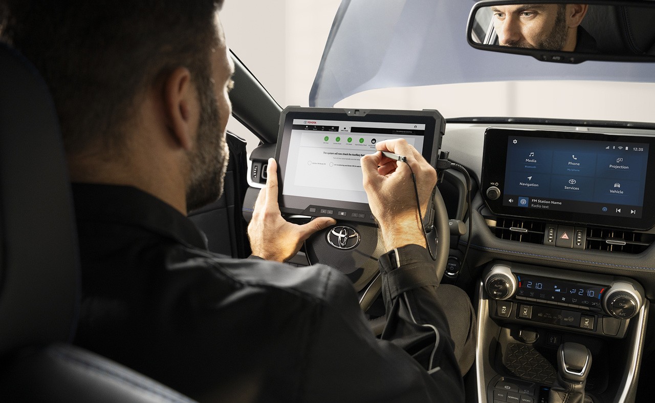 Male mechanic running tests on a toyota 