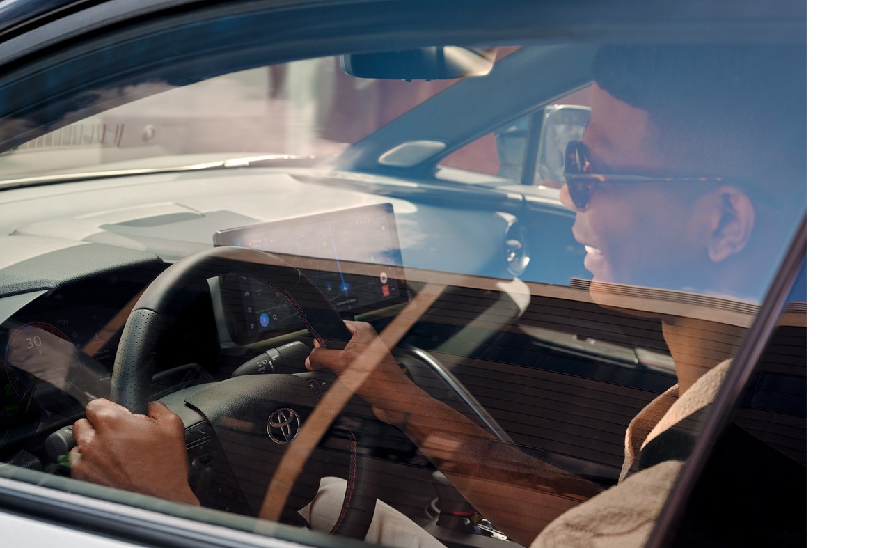 Person driving a Toyota C-HR, using the navigation system